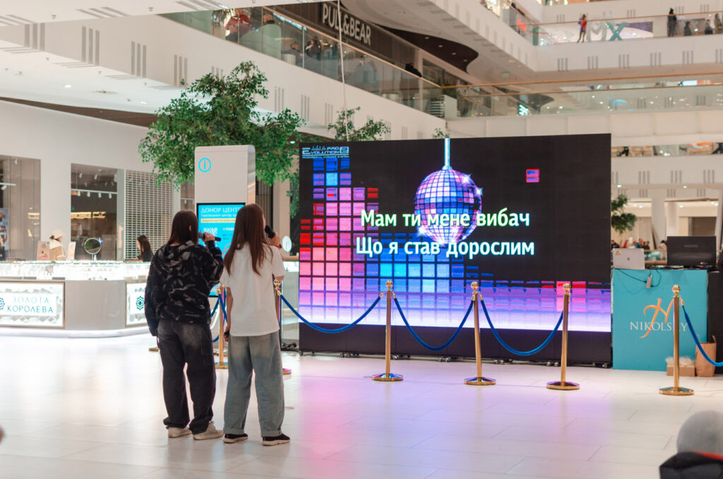 3-листопада-Караоке-на-екрані-(фотозвіт)-(22)