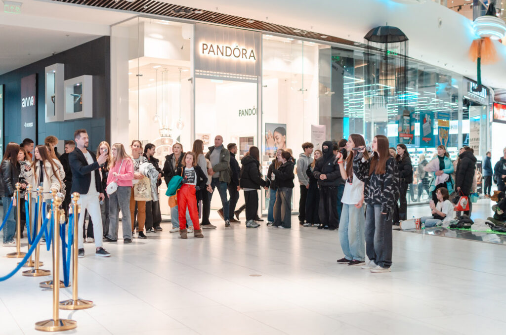 3-листопада-Караоке-на-екрані-(фотозвіт)-(24)