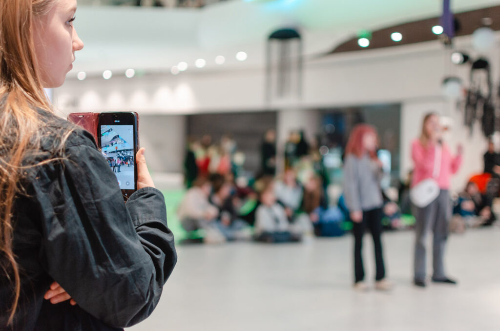 3-листопада-Караоке-на-екрані-(фотозвіт)-(29)