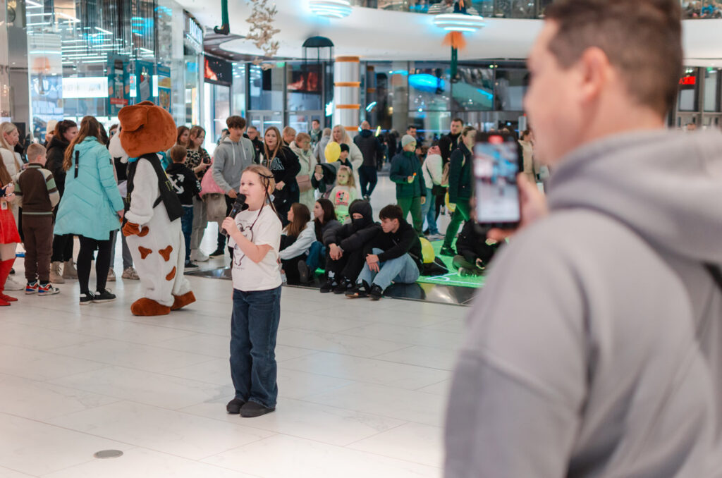 3-листопада-Караоке-на-екрані-(фотозвіт)-(40)