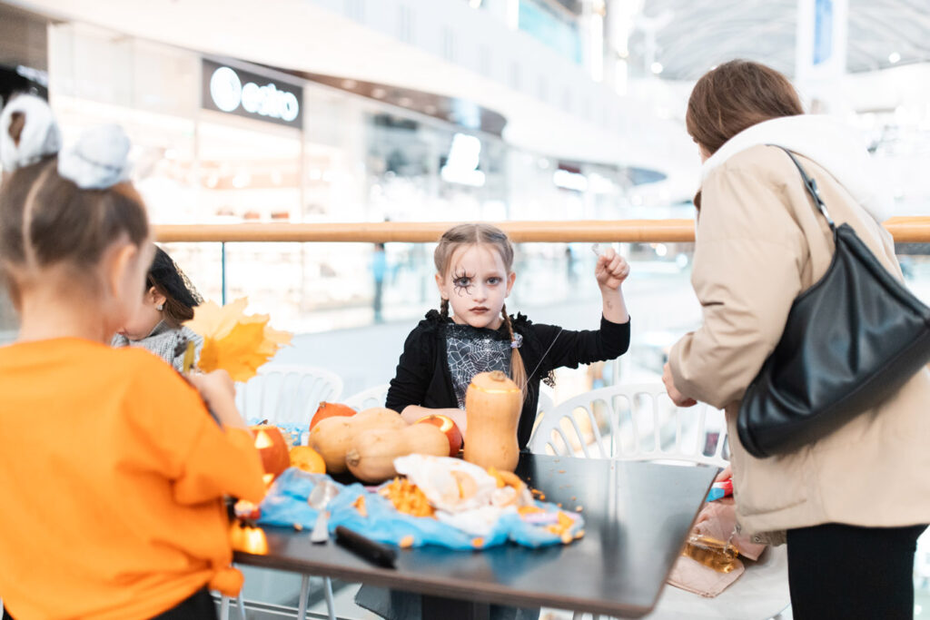 31-жовтня-Хелловін.-Конкурс-костюмів-(фотозвіт)-(113)