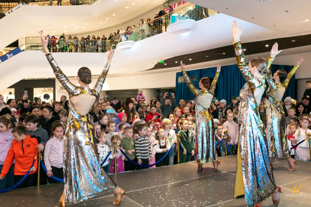 6-грудня-День-святого-Миколая.-Відкриття-ялинки-(фотозвіт)-(32)