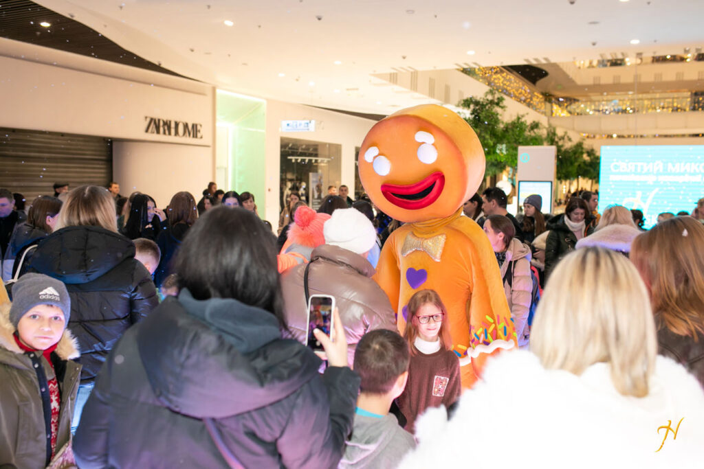 6-грудня-День-святого-Миколая.-Відкриття-ялинки-(фотозвіт)-(37)