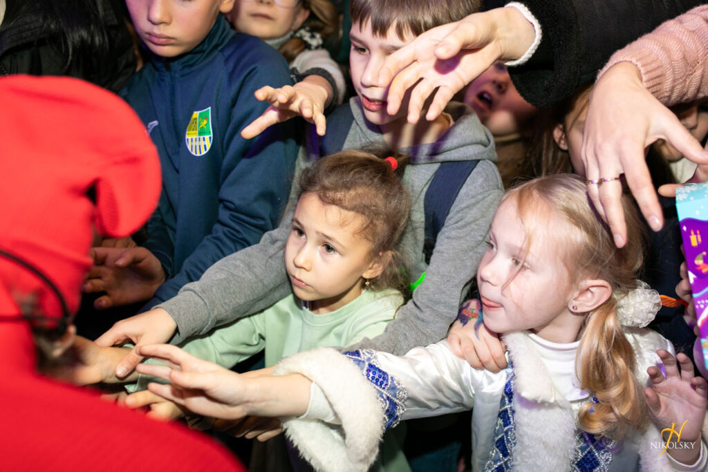 6-грудня-День-святого-Миколая.-Відкриття-ялинки-(фотозвіт)-(41)